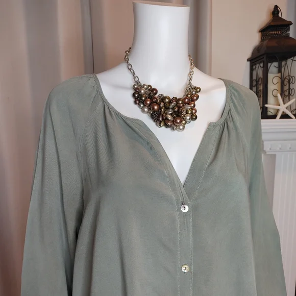 ANTHROPOLOGIE LA VI BY SAM & LAVI Riverwalk Buttondown Top, Green M - Picture 5 of 14